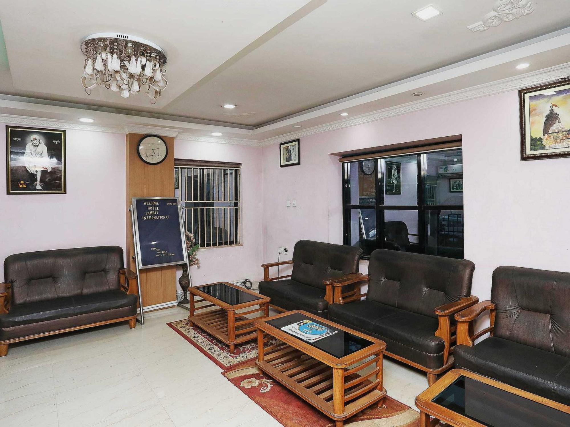 Flagship 27030 Hotel Blue Bell Bhubaneswar Exterior foto